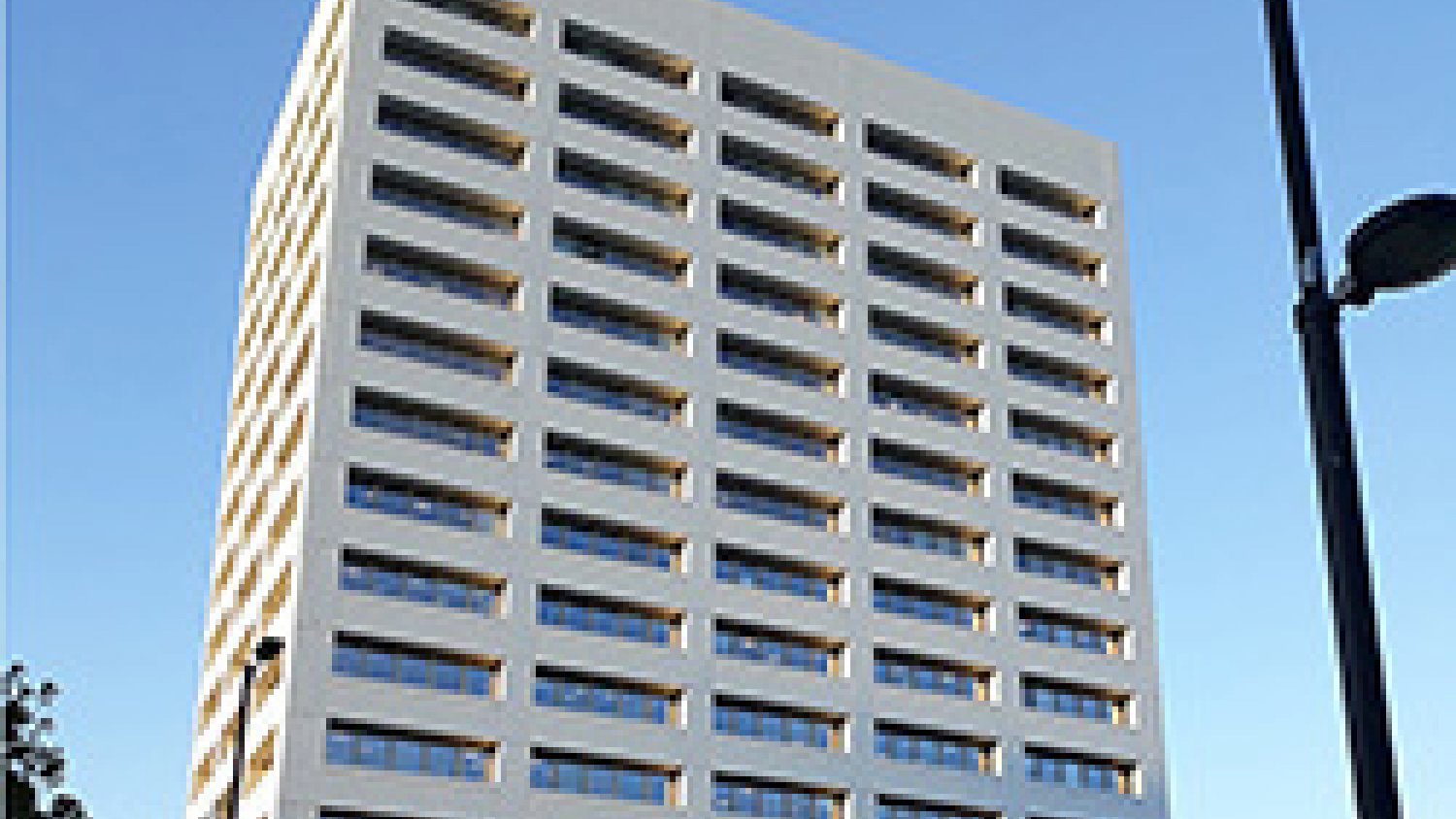 La Inspección de Trabajo obliga a la Junta a corregir las deficiencias de seguridad del 'Edificio Blanco' 