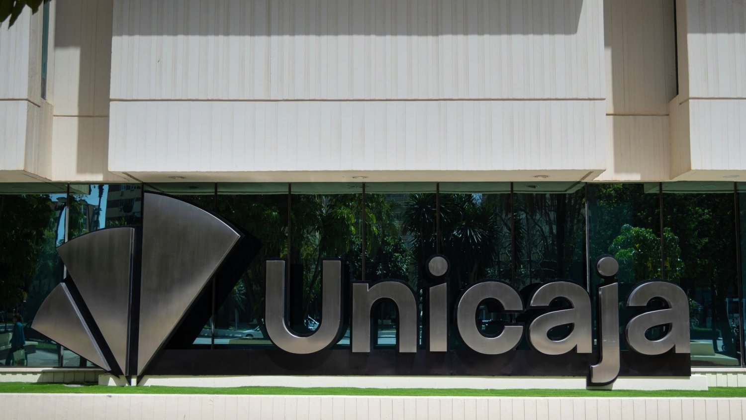 Unicaja refuerza sus servicios de inversión con Unicorp Patrimonio