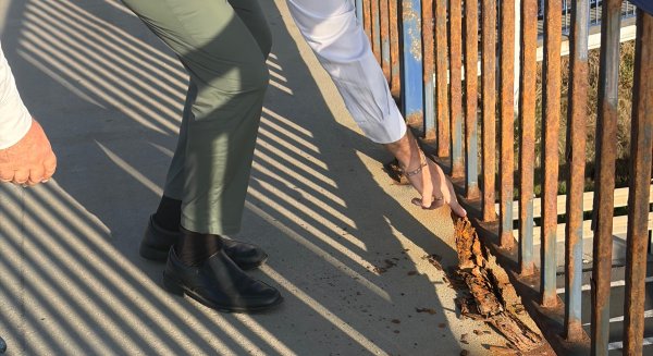 Mijas pide al Gobierno central el arreglo urgente de las pasarelas peatonales de la A-7