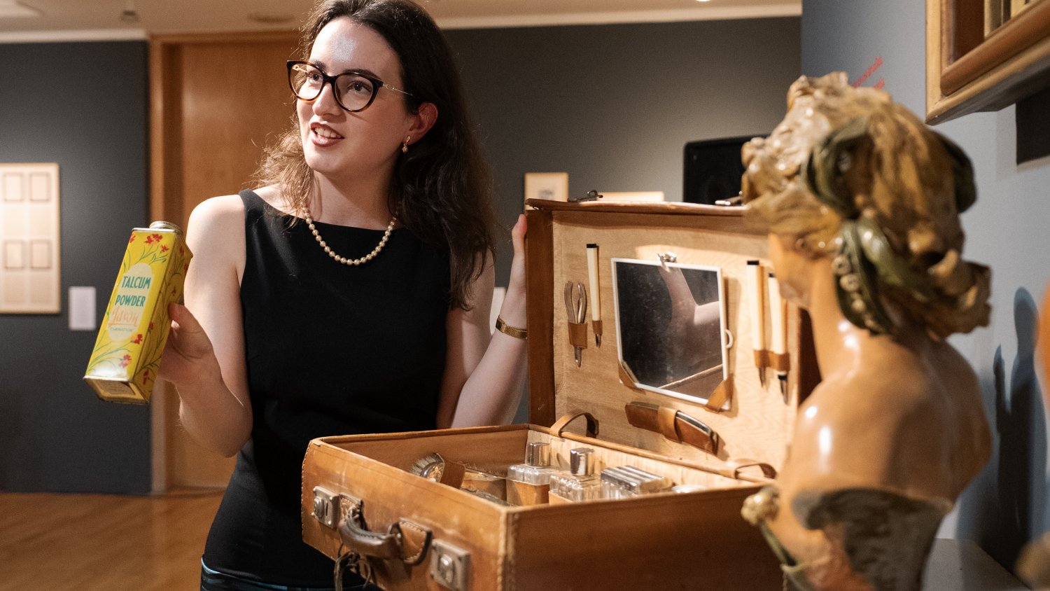 El Centro Cultural MVA indaga en la intelectual Emilia Llanos a través de una exposición 