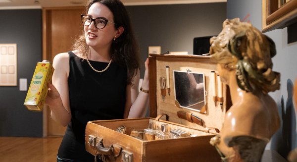 El Centro Cultural MVA indaga en la intelectual Emilia Llanos a través de una exposición 