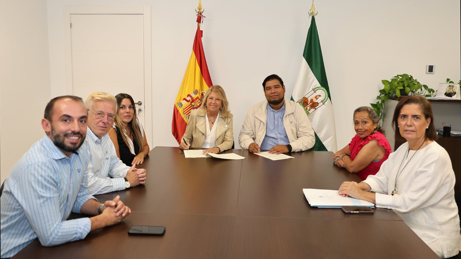 Marbella firma un contrato para ayudar con 8.000 euros en el traslado de material sanitario hacia Venezuela