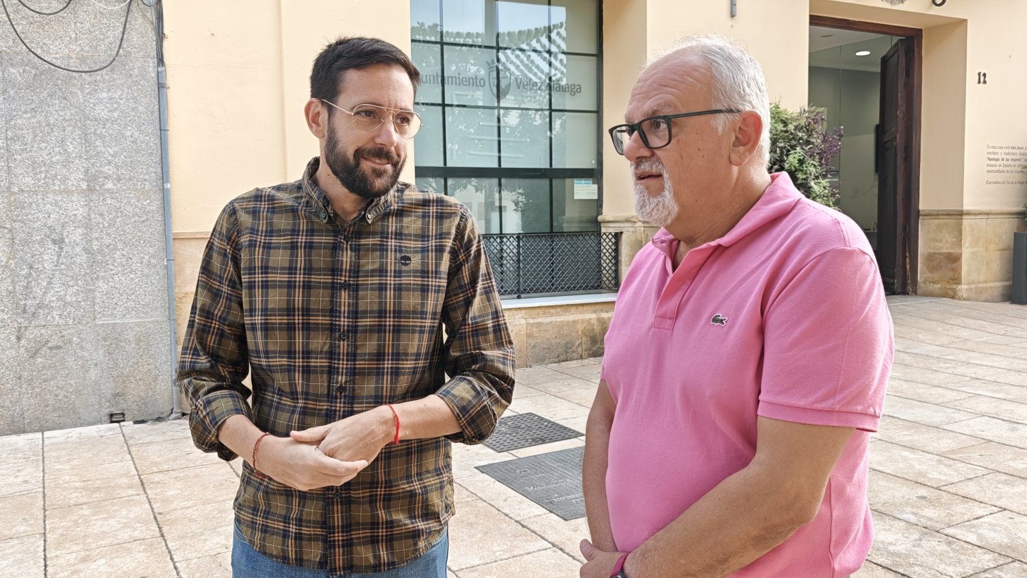 El PSOE de Vélez-Málaga pide respuestas al alcalde tras la protesta por la tasa de basura