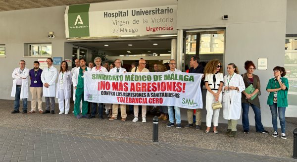 Los médicos protestan después de que un sanitario fuese agredido el 1 de octubre