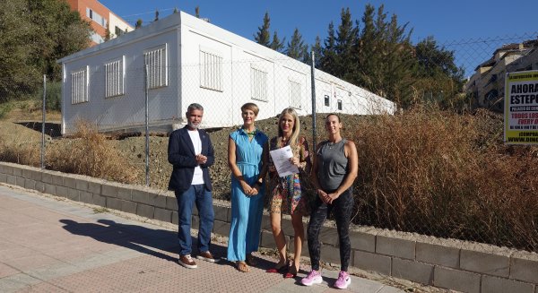 El PSOE de Estepona lleva al Parlamento las reivindicaciones sobre las infraestructuras educativas