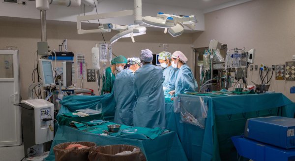 El Hospital Universitario extirpa un tumor de 11 centímetros del corazón de una paciente