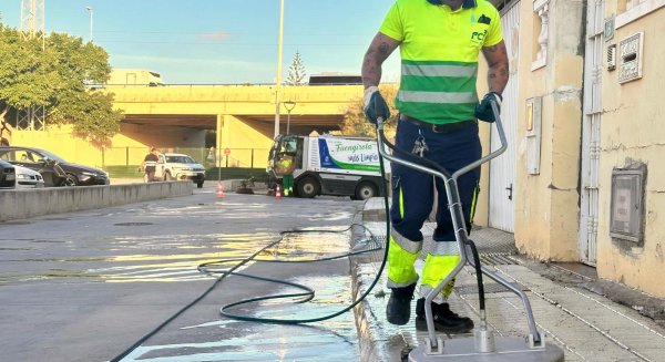 Fuengirola desarrolla un plan especial de limpieza tras la Feria del Rosario