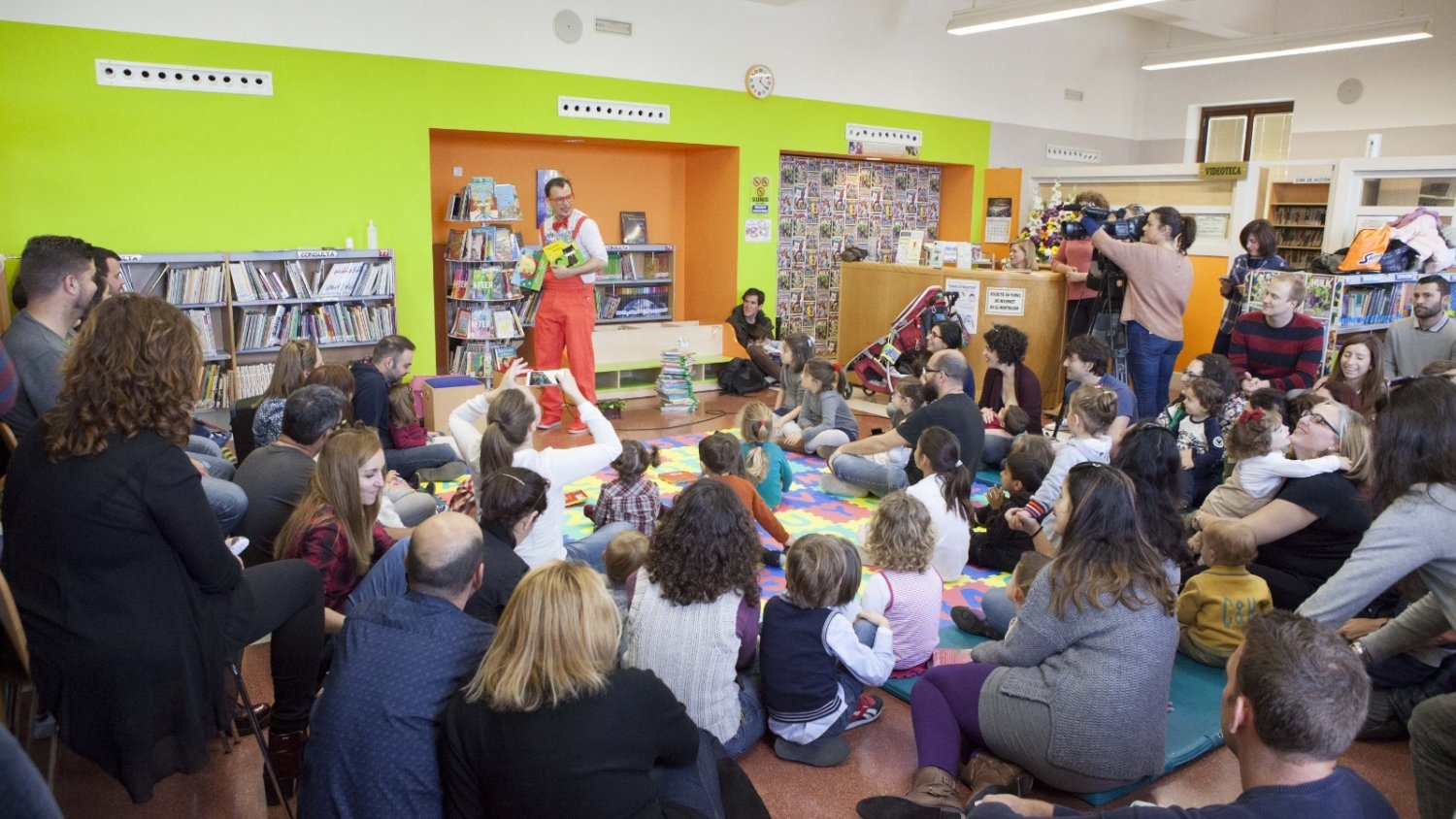 La biblioteca municipal de Torremolinos recupera sus actividades y talleres desde octubre