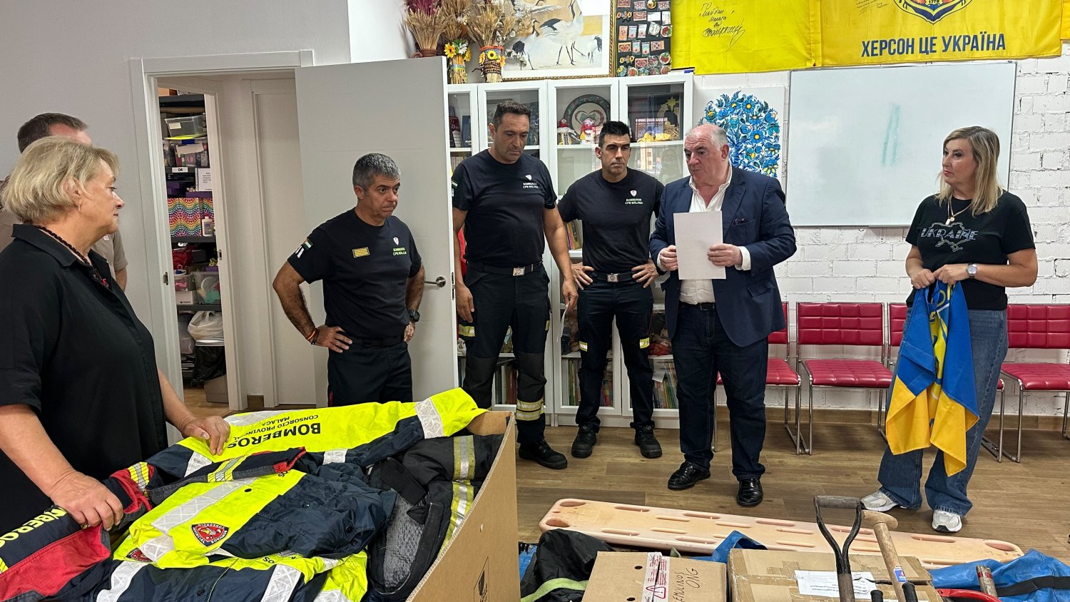 El Consorcio de Bomberos dona chaquetones y botas al cuerpo de Chugiv, en Ucrania