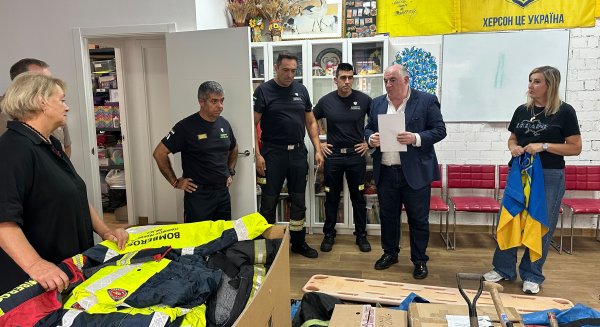 El Consorcio de Bomberos dona chaquetones y botas al cuerpo de Chugiv, en Ucrania
