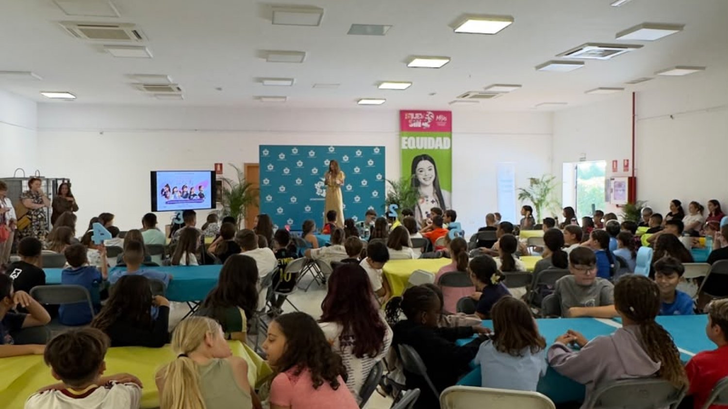 120 alumnos mijeños conocen referentes femeninos en ámbitos profesionales diversos