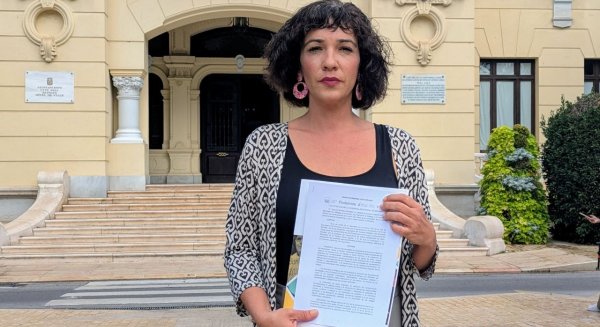 Con Málaga lleva a Fiscalía una denuncia por vertidos fecales al mar