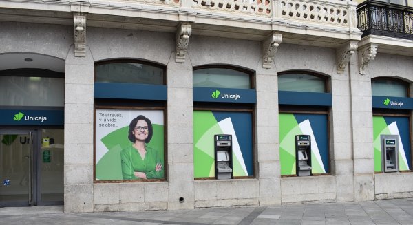 Unicaja comienza una campaña de financiación para los olivareros