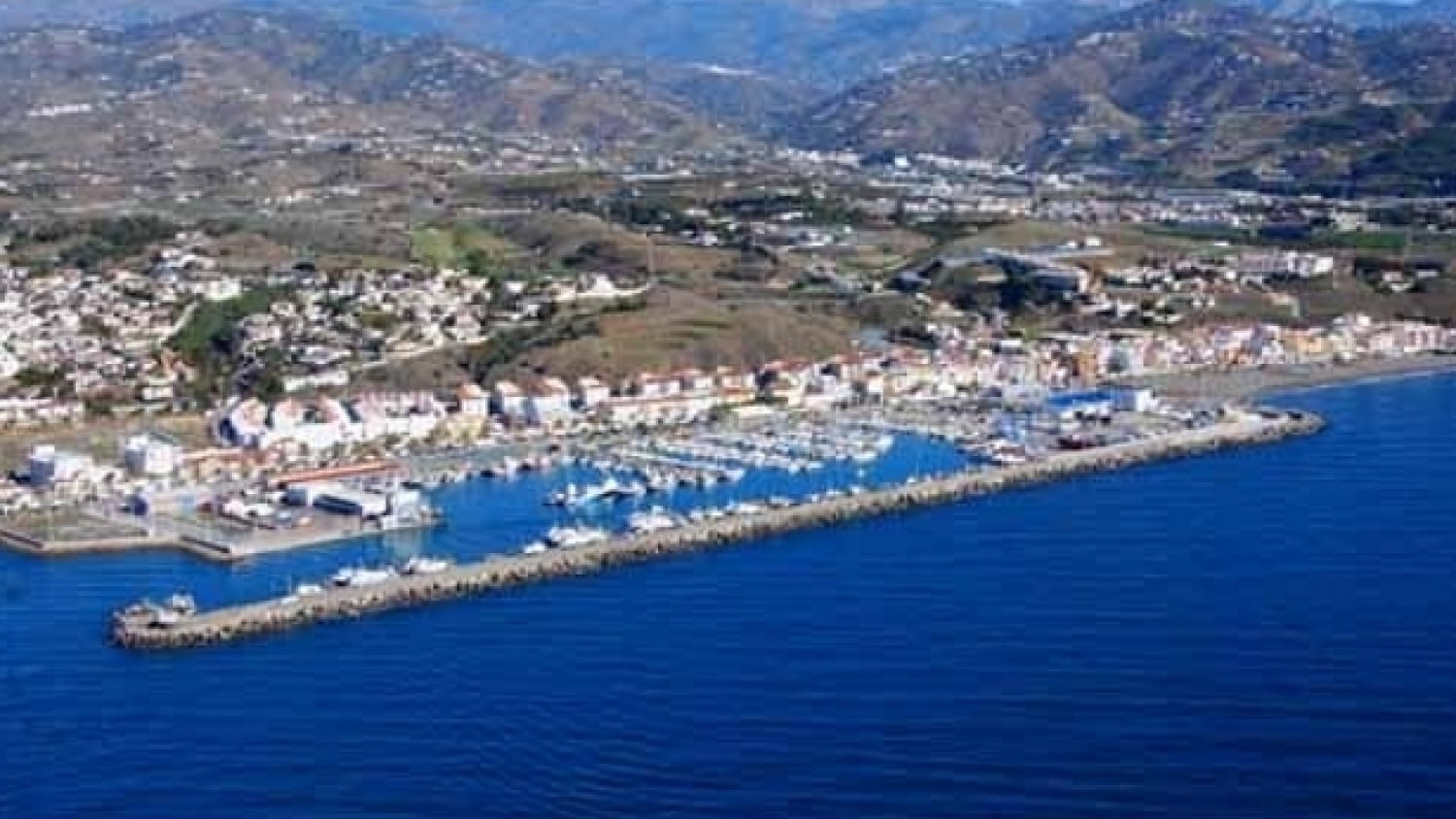 La Junta inicia la remodelación integral del Puerto de Caleta de Vélez