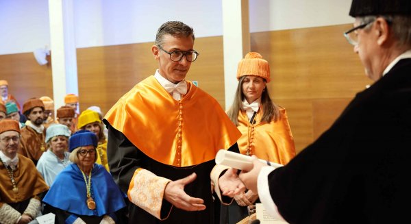 La UMA inviste doctor honoris causa al economista y sociólogo José Castilla Fernández