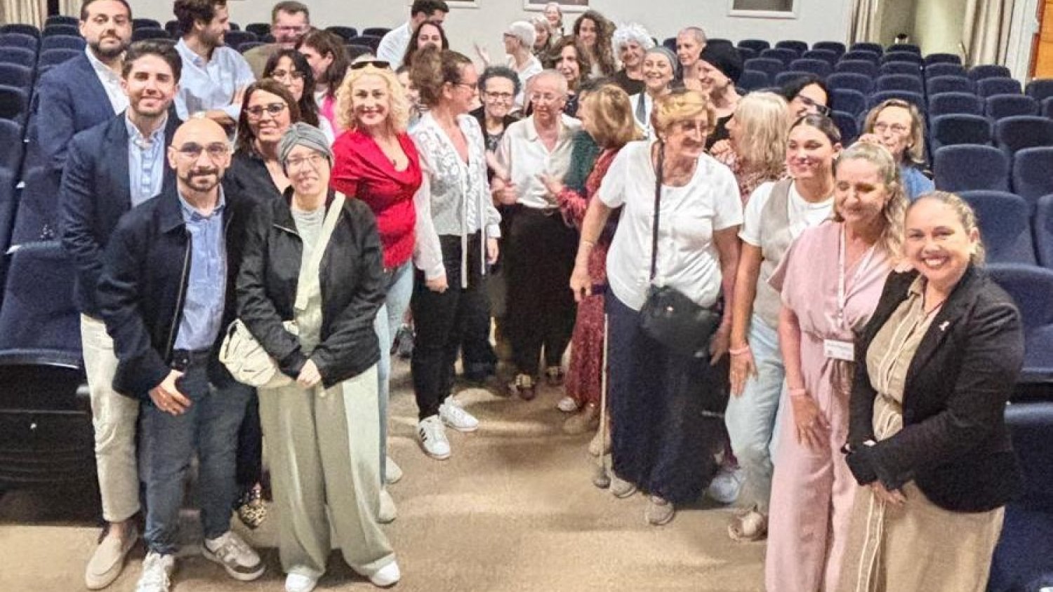 El Hospital Regional reúne a pacientes y profesionales para abordar el tratamiento del cáncer de mama