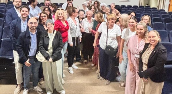 El Hospital Regional reúne a pacientes y profesionales para abordar el tratamiento del cáncer de mama