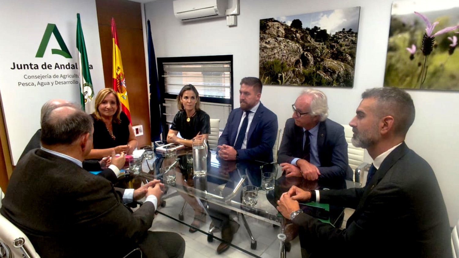 La Junta colaborará con el Colegio de Ingenieros en infraestructuras hidráulicas y de caminos