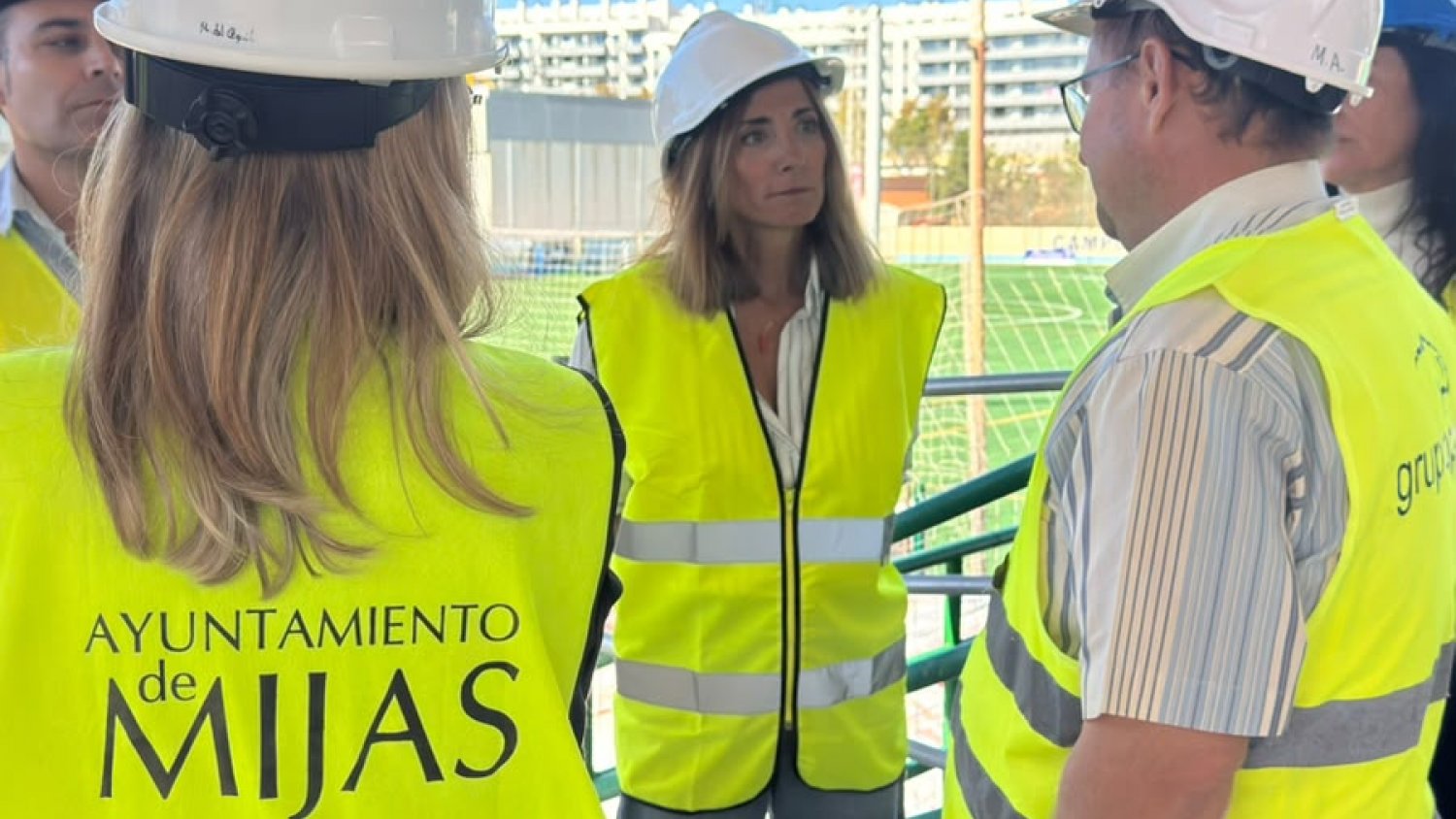 La alcaldesa visita las obras en la ciudad deportiva de Las Lagunas, que se empezaron hace siete años