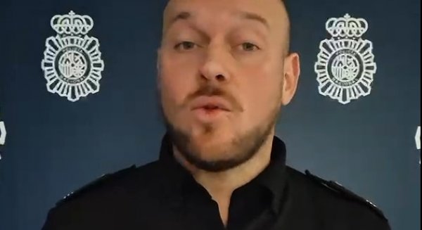 La Policía Nacional alerta sobre las cuentas 'curis' en redes sociales para humillar a profesores y alumnos