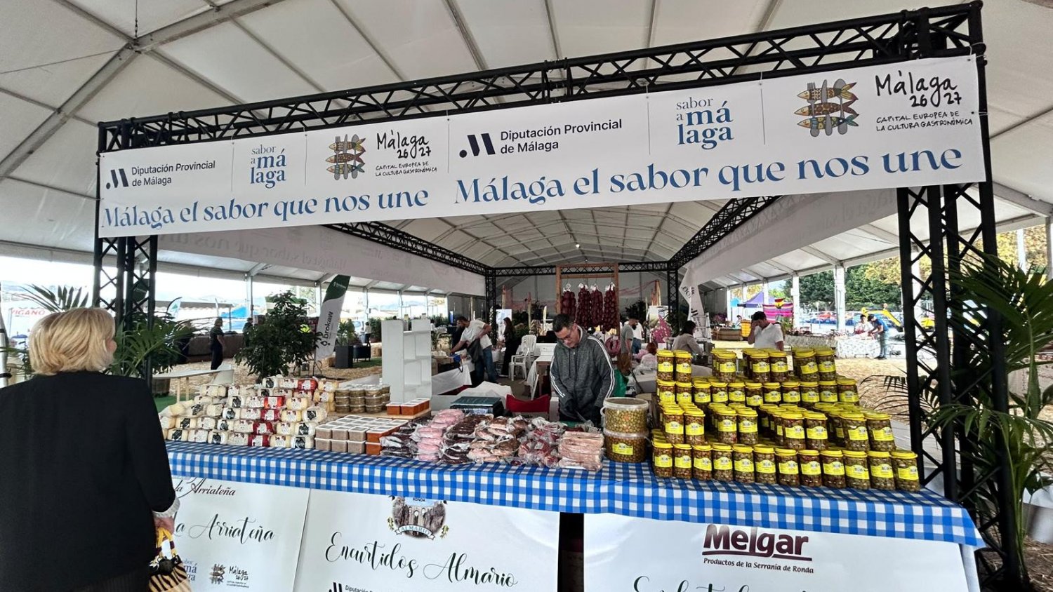 Vélez-Málaga acoge una feria agroalimentaria en la que participan 12 empresas locales