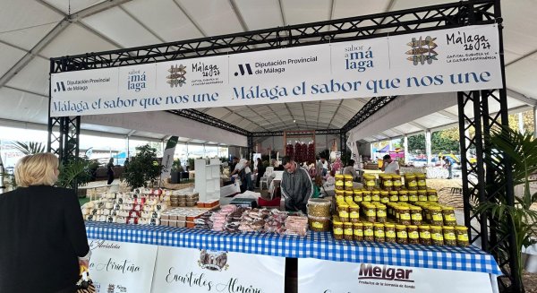 Vélez-Málaga acoge una feria agroalimentaria en la que participan 12 empresas locales