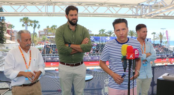 Las playas de Torrox vuelven a vibrar con el balonmano playa