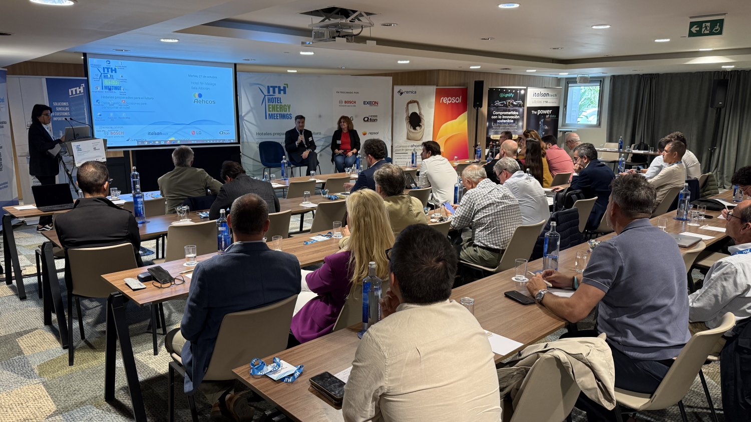 El Instituto Tecnológico Hotelero y AEHCOS celebran una jornada centrada en la gestión energética