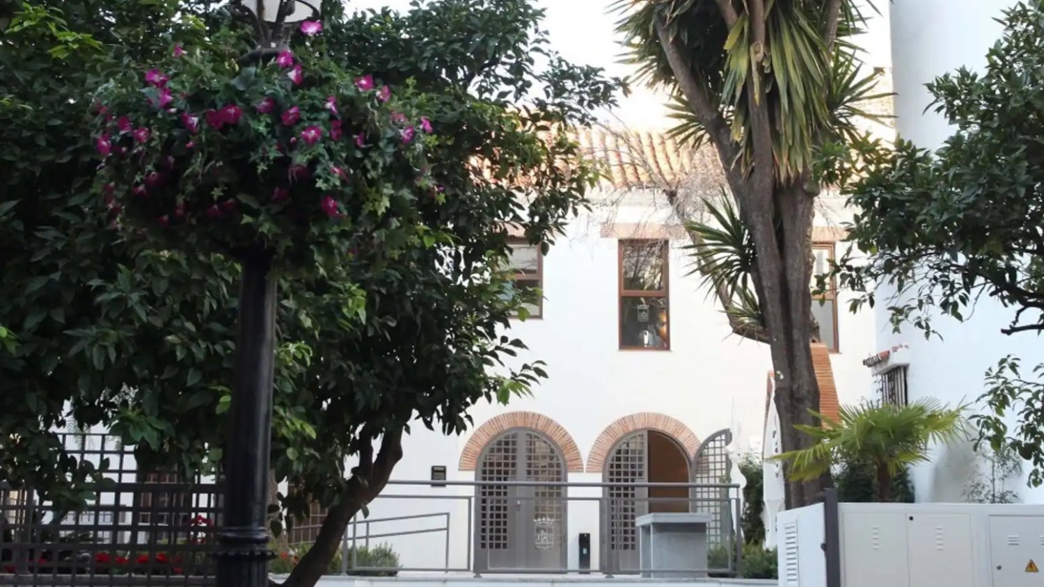 Marbella habilita un espacio para que los vecinos trasladen sus condolencias a la familia del Conde Rudi