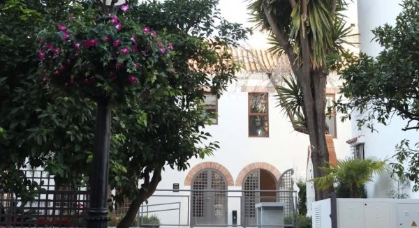 Marbella habilita un espacio para que los vecinos trasladen sus condolencias a la familia del Conde Rudi