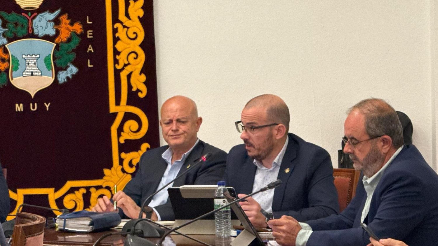 Mijas aprueba su nueva ordenanza de limpieza en la que endurece las sanciones contra los comportamientos incívicos
