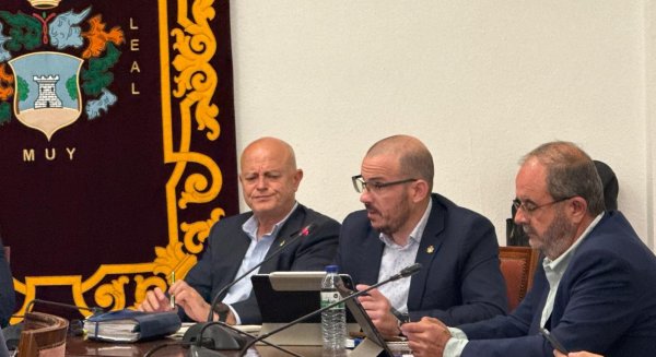 Mijas aprueba su nueva ordenanza de limpieza en la que endurece las sanciones contra los comportamientos incívicos