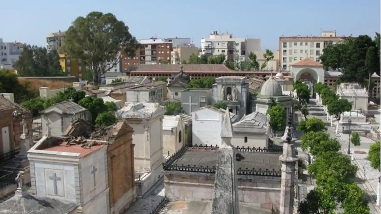 Los cementerios de Málaga amplían sus horarios por la festividad de Todos los Santos 