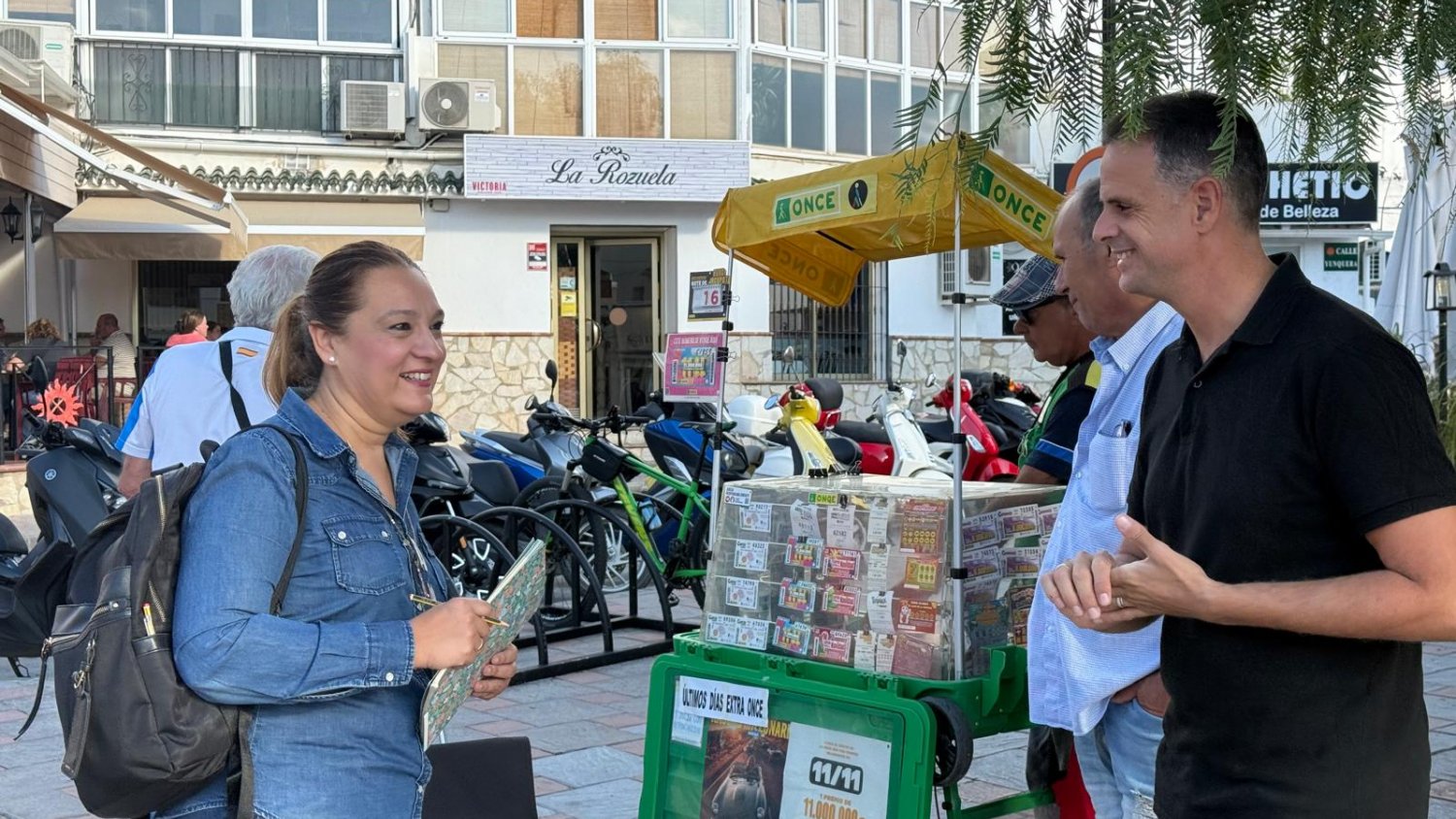 Los concejales de Los Pacos, en Fuengirola, instan a los vecinos a trasladar sus sugerencias para mejorar el entorno