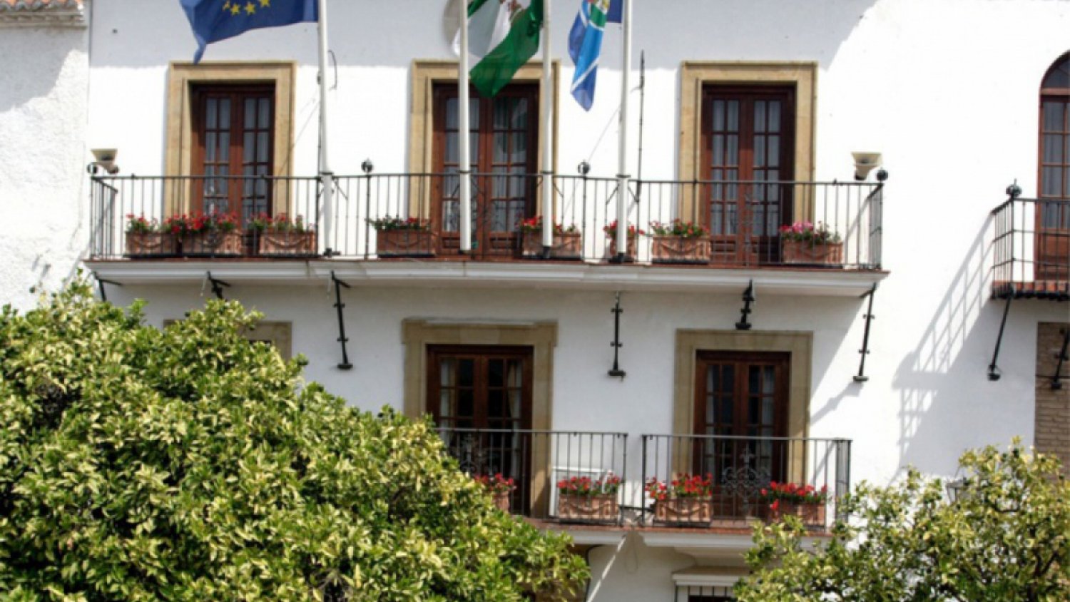 Marbella habilita una línea especial de autobús urbano junto a Avanza por el Día de Todos los Santos