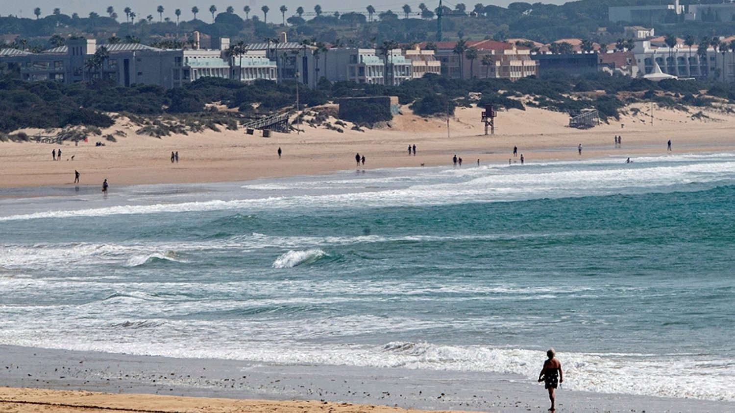 Las aguas de baño de las playas andaluzas se encuentran en niveles de calidad adecuados