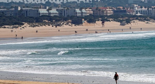 Las aguas de baño de las playas andaluzas se encuentran en niveles de calidad adecuados