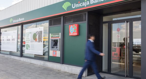 Los clientes de Unicaja Banco pueden recibir por adelantado la devolución de la Renta