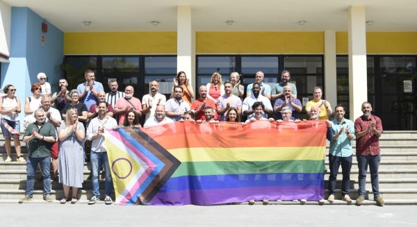 Los actos centrales del Pride 2022 de Torremolinos dan comienzo con el despliegue de la bandera arcoíris