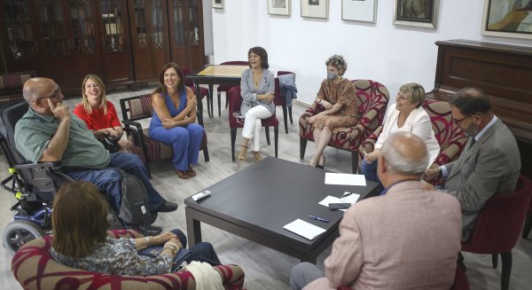 El Colegio de Médicos constituye una mesa de trabajo sobre la sanidad malagueña