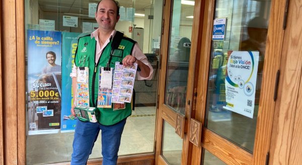 Un vendedor de la ONCE reparte 745.000 euros en Antequera el día de su cumpleaños