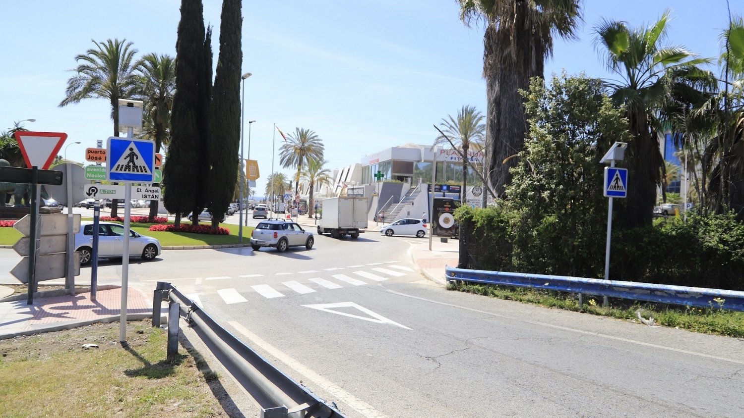 Marbella mejora la seguridad vial en uno de los principales accesos a Puerto Banús
