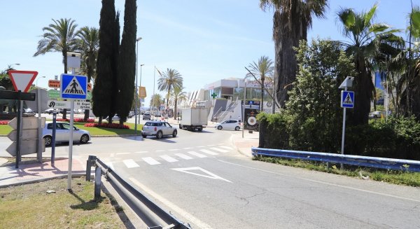 Marbella mejora la seguridad vial en uno de los principales accesos a Puerto Banús