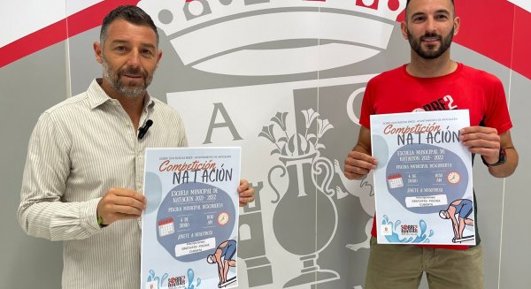 La piscina descubierta municipal de Antequera acoge una competición de la Escuela de Natación
