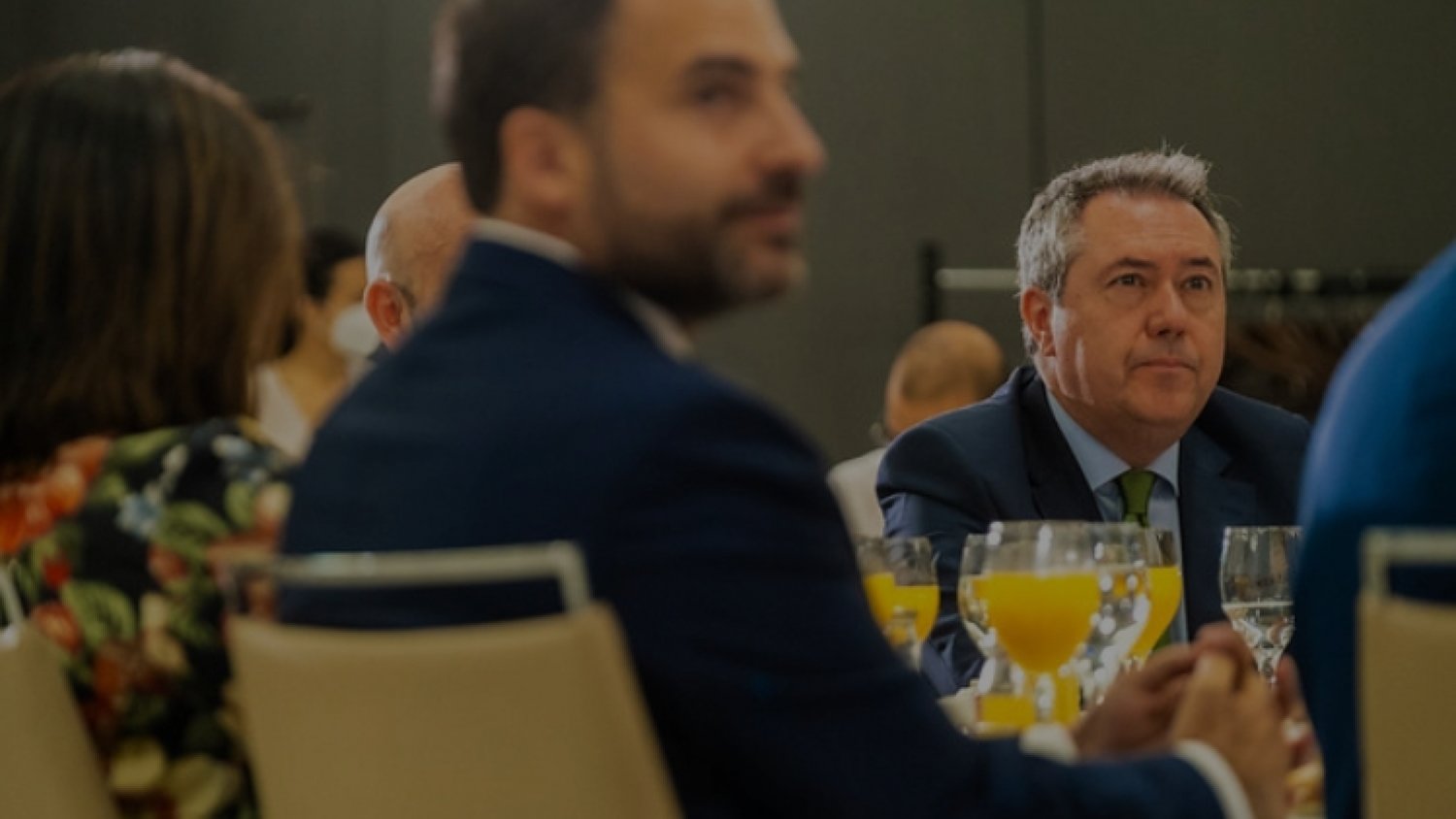 Espadas se compromete a aportar en materia de vivienda los mismos recursos que el Gobierno