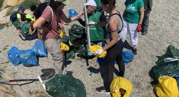 El programa 'Mares 0,0' de la Diputación recoge casi una tonelada de residuos en cuatro playas