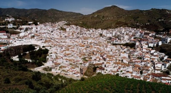 Un joven mata a un hombre tras darle un golpe en la cabeza con un palo en Almáchar