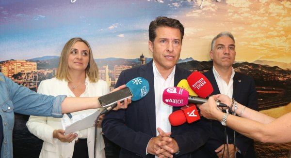La Junta presenta al Ayuntamiento de Torrox el proyecto del futuro Puerto Deportivo