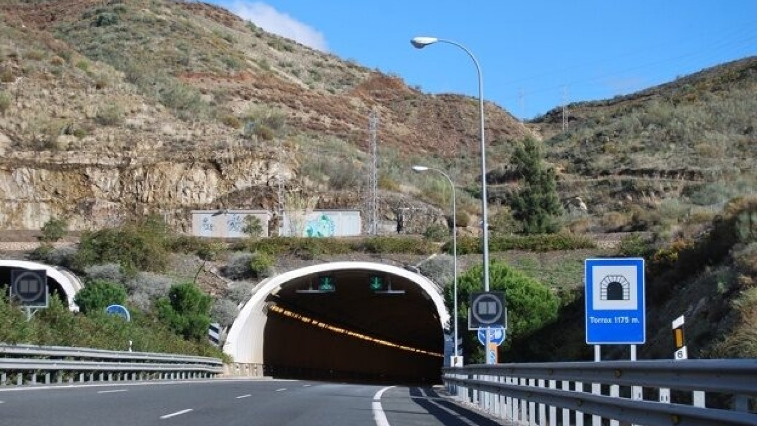 Mitma formaliza por 15,2M€ las obras de mejora en varios túneles de la A-7 de Málaga