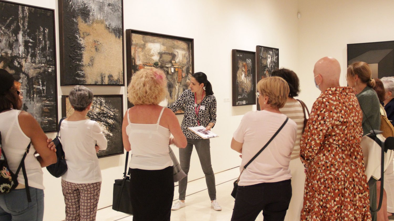 Usuarias del Servicio de Agentes de Igualdad visitan la antología de Juana Francés en el Thyssen